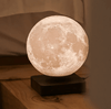 Nattlampa med flytande måne