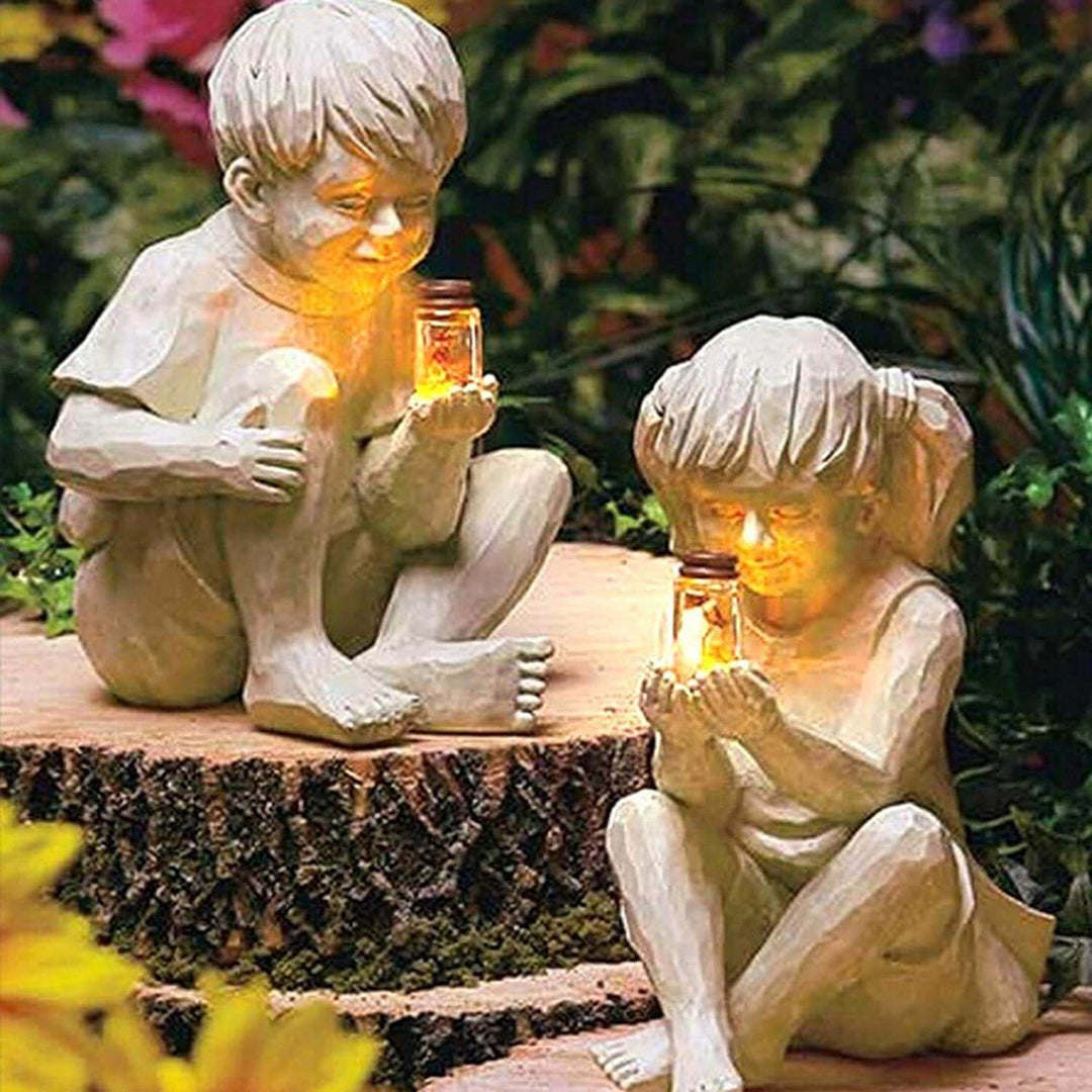 Barn med solfångare Fireflies trädgårdsstatyer
